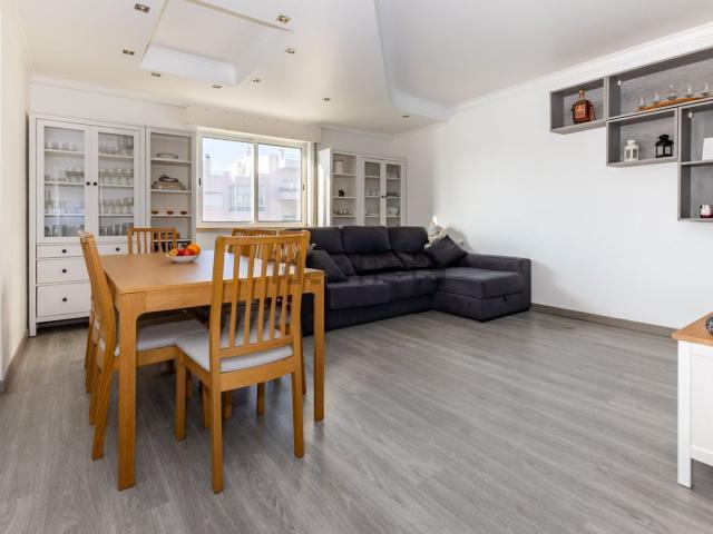 Apartamento, Laranjeiro e Feijó