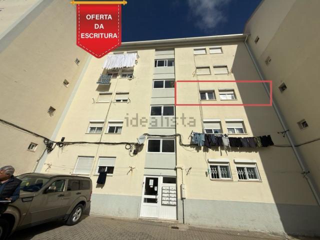 Apartamento, Laranjeiro e Feijó