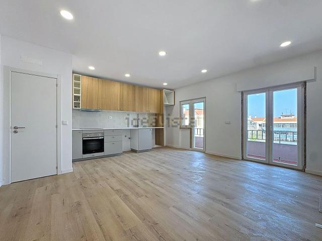 Apartamento, Laranjeiro e Feijó
