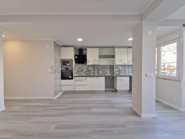 Apartamento, Laranjeiro e Feijó