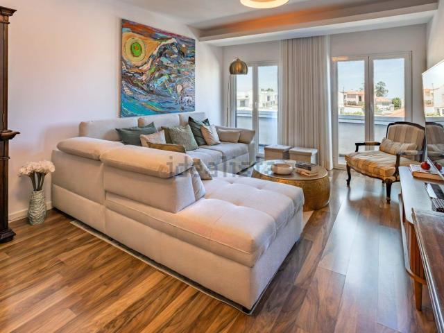 Apartamento, Laranjeiro e Feijó