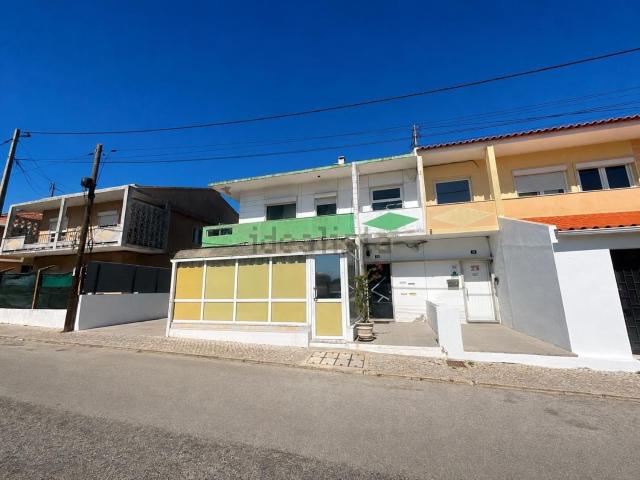 Apartamento, Laranjeiro e Feijó