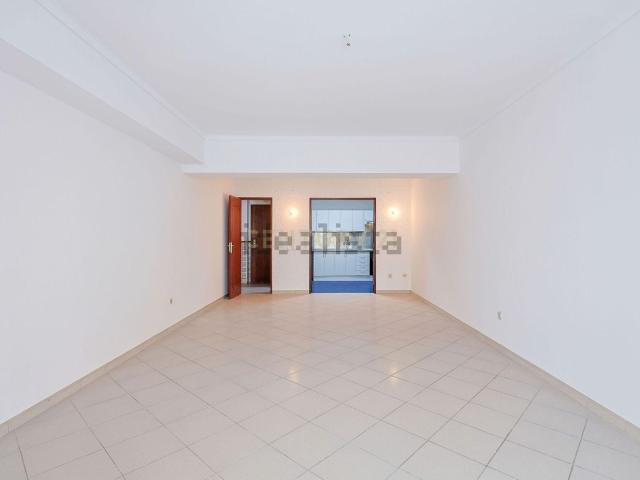 Apartamento, Laranjeiro e Feijó
