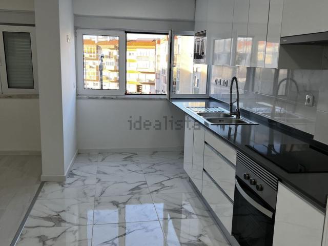 Apartamento, Laranjeiro e Feijó