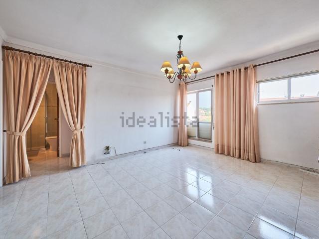 Apartamento, Laranjeiro e Feijó