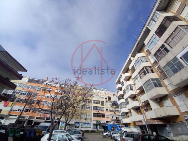 Apartamento, Laranjeiro e Feijó