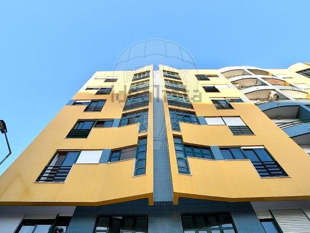 Apartamento, Laranjeiro e Feijó