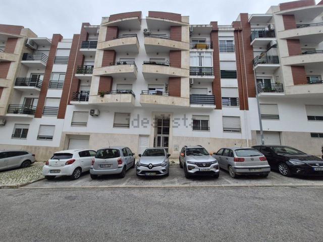Apartamento, Laranjeiro e Feijó