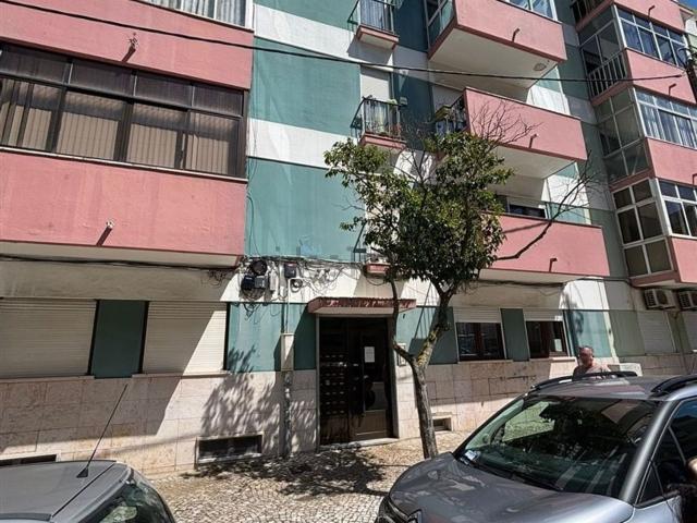 Apartamento, Laranjeiro e Feijó