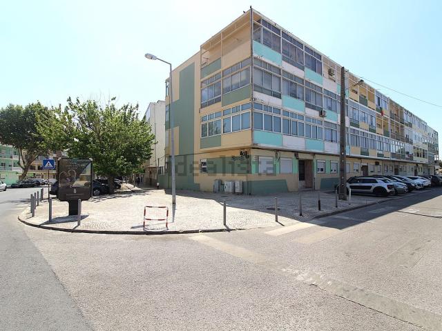 Apartamento, Laranjeiro e Feijó