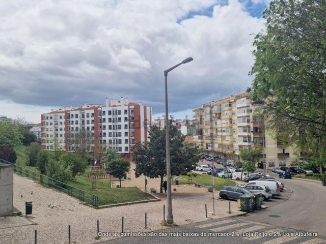 Apartamento, Laranjeiro e Feijó