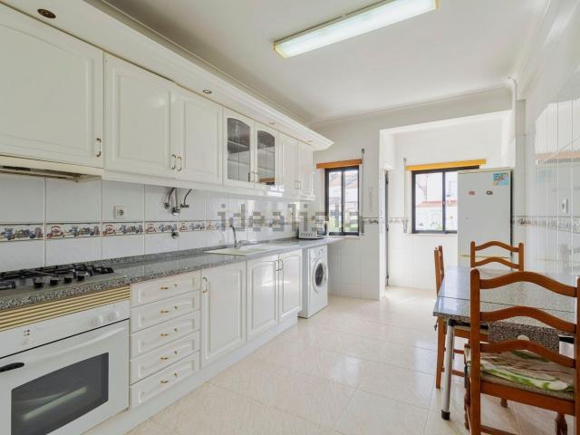 Apartamento, Laranjeiro e Feijó