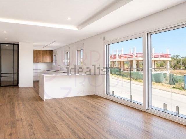 Apartamento, Laranjeiro e Feijó