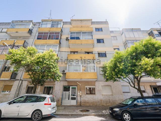 Apartamento, Laranjeiro e Feijó