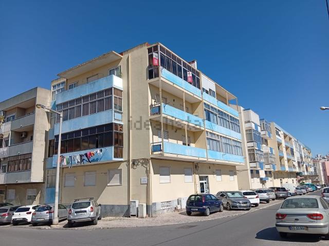 Apartamento, Laranjeiro e Feijó