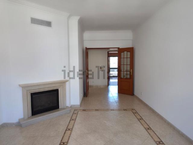Apartamento, Laranjeiro e Feijó