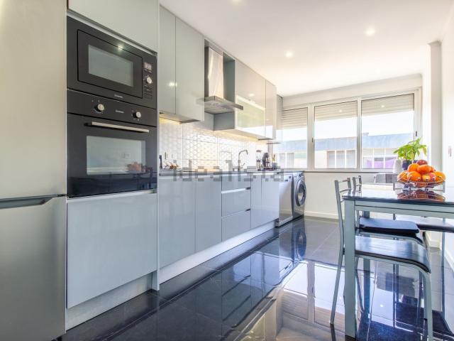 Apartamento, Laranjeiro e Feijó