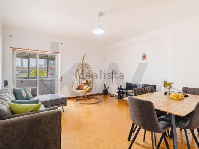 Apartamento, Laranjeiro e Feijó