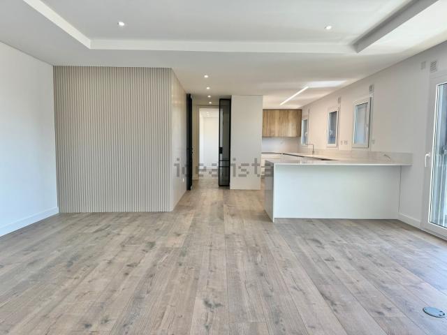 Apartamento, Laranjeiro e Feijó