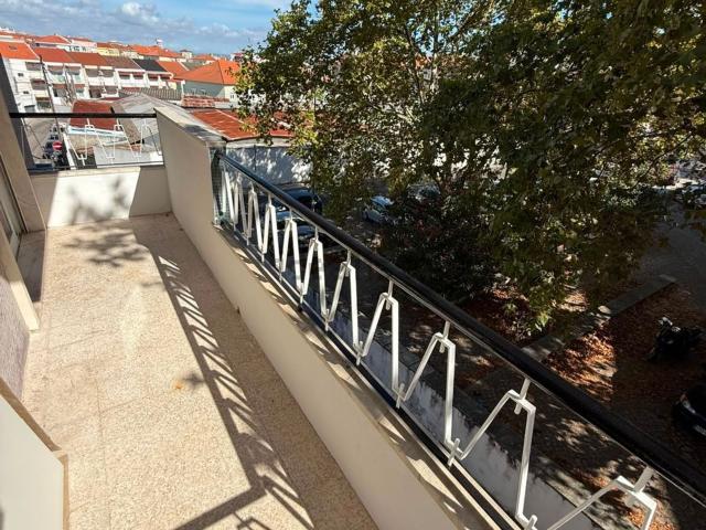 Apartamento, Laranjeiro e Feijó