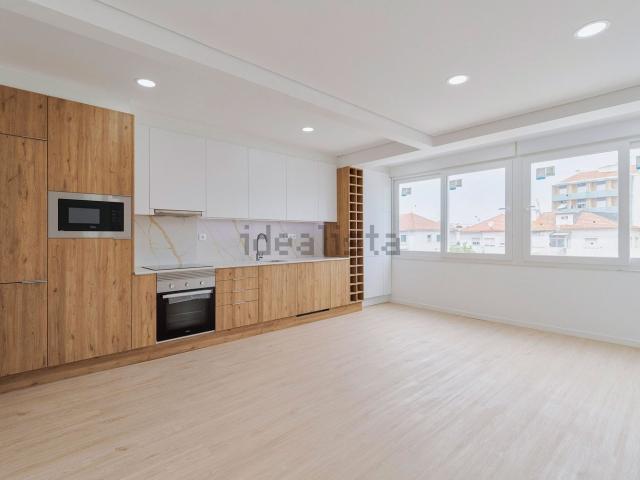 Apartamento, Laranjeiro e Feijó