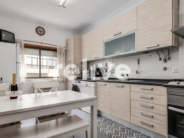 Apartamento, Laranjeiro e Feijó