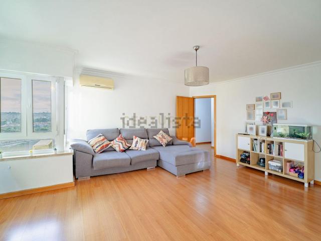 Apartamento, Laranjeiro e Feijó