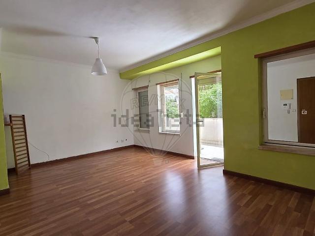 Apartamento, Laranjeiro e Feijó