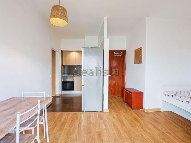 Apartamento, Laranjeiro e Feijó