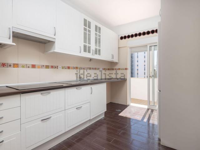 Apartamento, Laranjeiro e Feijó