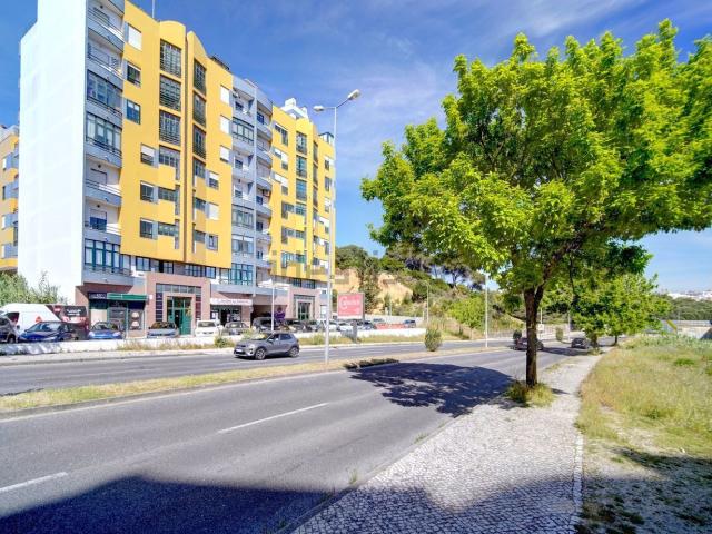Apartamento, Laranjeiro e Feijó