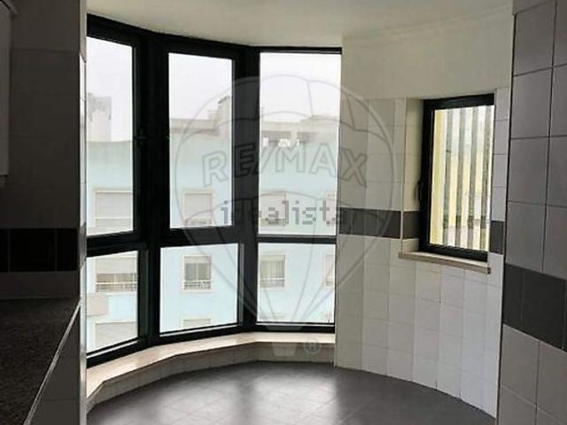 Apartamento, Laranjeiro e Feijó