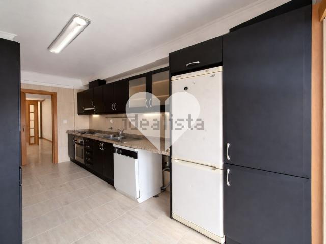 Apartamento, Laranjeiro e Feijó