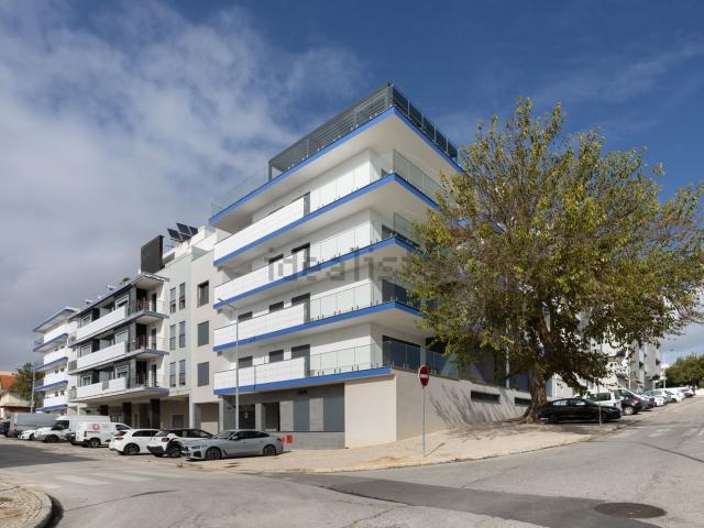 Apartamento, Laranjeiro e Feijó