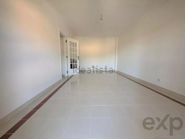 Apartamento, Laranjeiro e Feijó