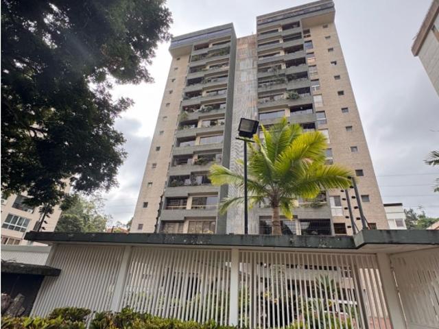 Apartamento Los Naranjos 137m2 3 hab+serv/2b +serv/2p separados piso 1
