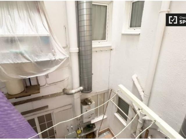 Apartamento luminoso de 4 dormitorios con aire acondicionado en alquiler en Poblenou, cerca de la pl