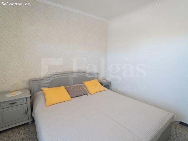 Apartamento luminoso de 2 dormitorios cerca de la playa con terraza en esquina