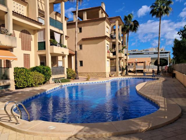 Apartamento luminoso en planta baja de 2 dormitorios con piscina