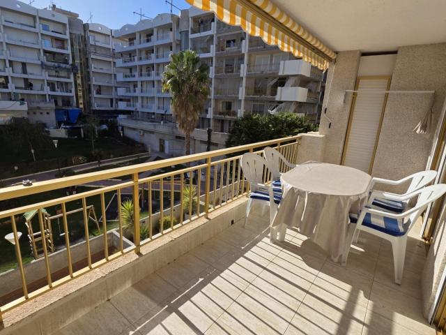 Apartamento Luminoso en Salou con Parking y Piscina