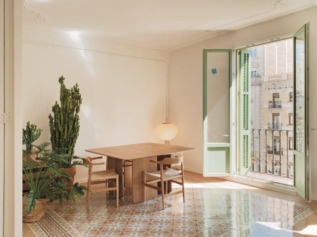 Apartamento luminoso renovado de época con balcones en Sant. 120m² Barcelona