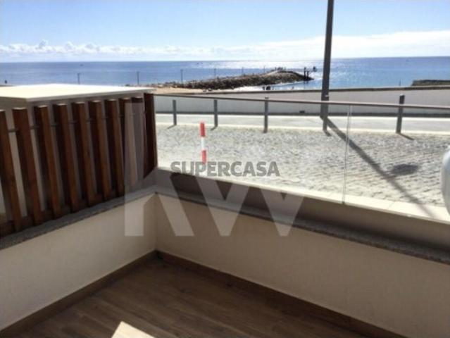 Apartamento luxo 1ª linha mar T2 novo a estrar em Sesimbra