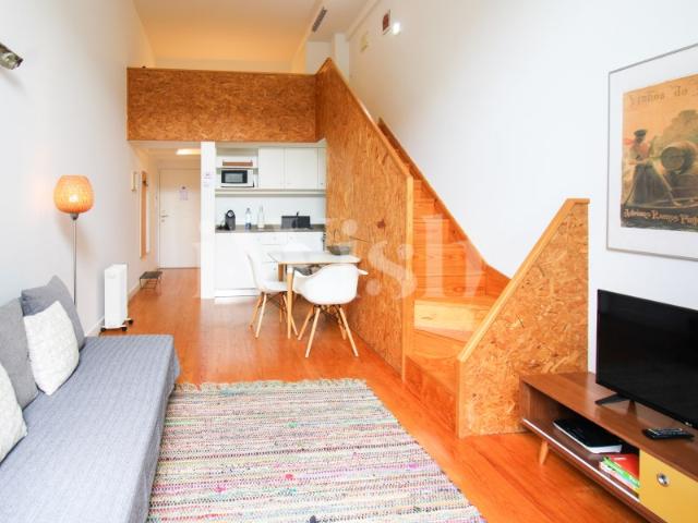 Apartamento Mezzanine Mobilado e com Terraço
