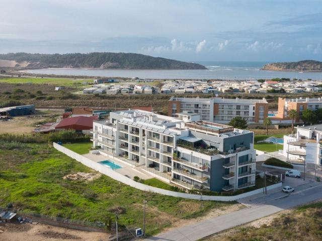 Blue Bay Residence | Apartamento mobi lado T2 com Piscina em. 88m² São Martinho Do Porto