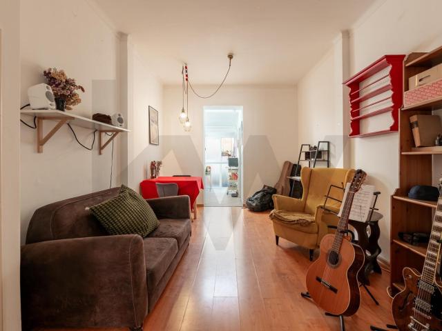 Apartamento Mobilado com Quarto, Sala e Pátio – Beato, Lisboa