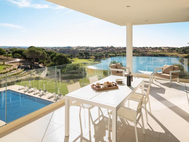 Apartamento moderno no Monte Rei, com vista para o Atlântico e campo de golfe