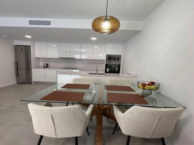 APARTAMENTO MODERNO A SOLO 800 METROS DE LA PLAYA CON TERRAZA, PISCINA, GARAJE Y TRASTERO