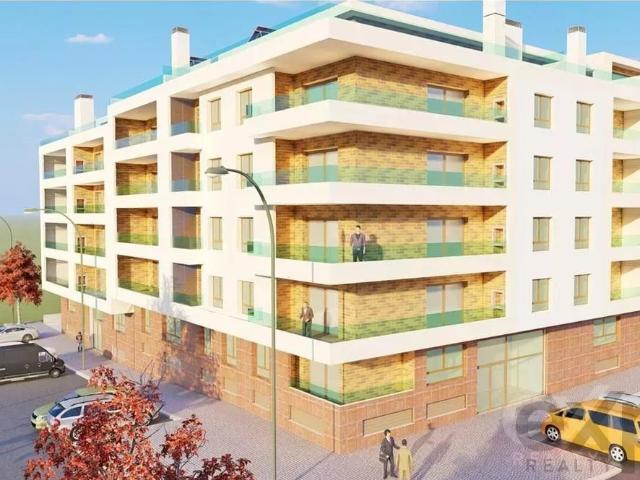 Apartamento Moderno com Elevador em Montijo