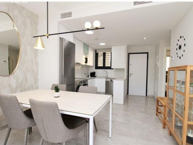 Apartamento moderno con vistas a la piscina en Residencial Aire Villamartín con aparcamiento subterr