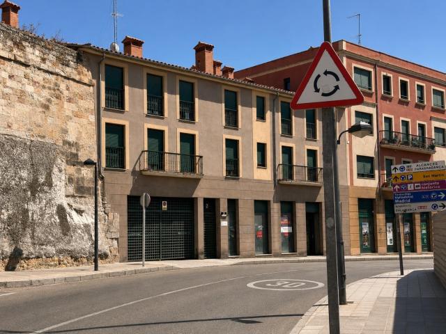 Apartamento moderno con garaje en Ronda de la Feria